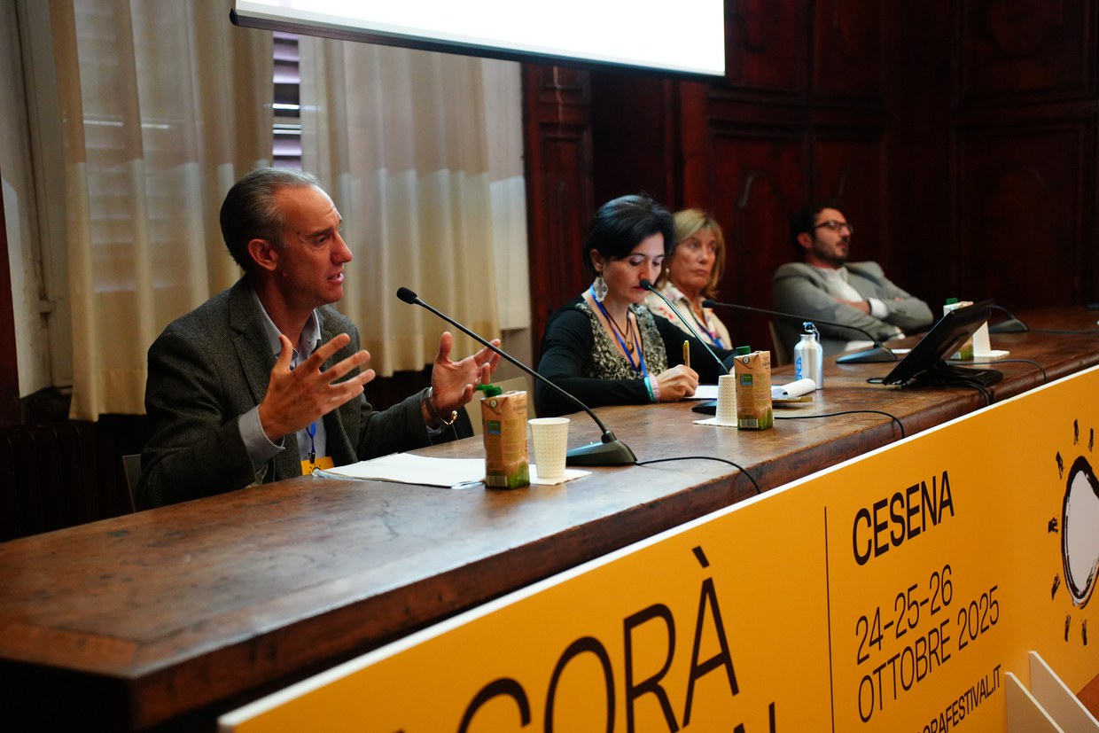 Un momento dell'incontro "L’alimentazione del futuro, tra salute e sostenibilità" promosso dai dipartimenti dell'Università di Bologna DISTAL e DIMEVET