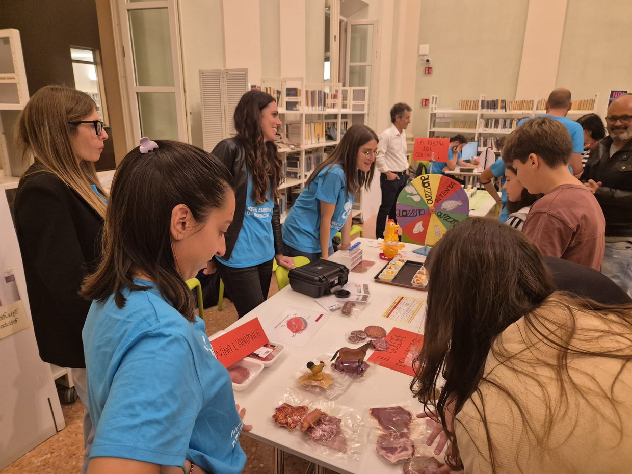 Partecipanti a una delle iniziative promosse dal DISTAL durante La Notte Europea dei ricercatori