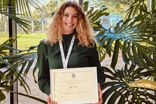 Agata Morelli riceve il premio “Young Minds Award” al simposio internazionale Greener Cities 2024